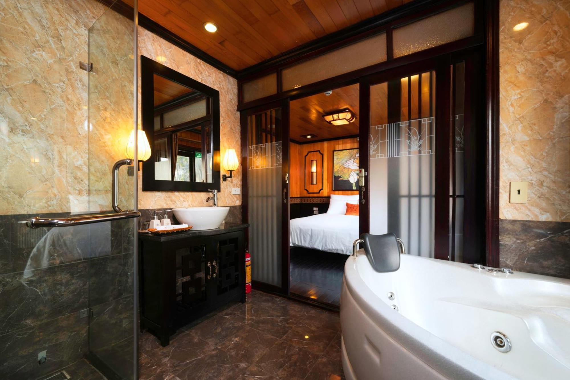 Hotel Halong Arcadia Cruise à Hạ Long Extérieur photo